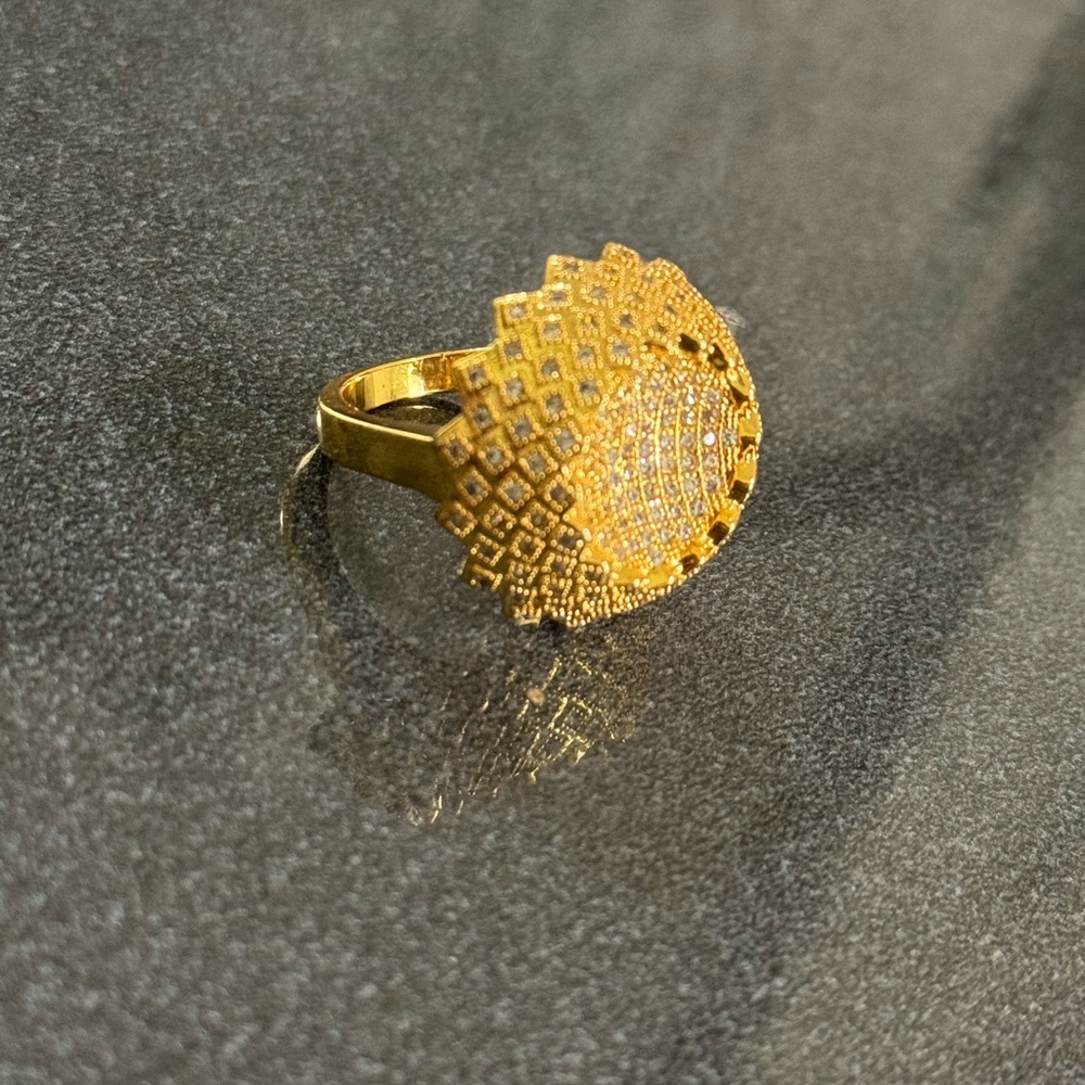 Elegant Gold Ring